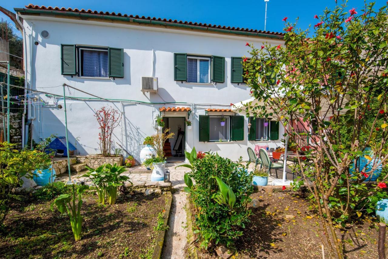Garden Home Gaios Luaran gambar